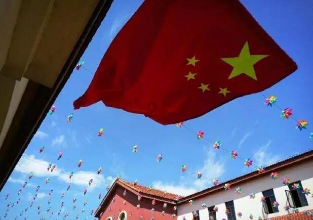 俄媒：军用运输机坠毁地发现疑似导弹碎片